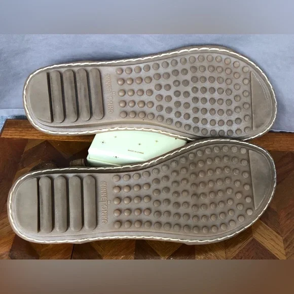 Minnetonka beaded leather strap on sandals 6 - Picture 7 of 8